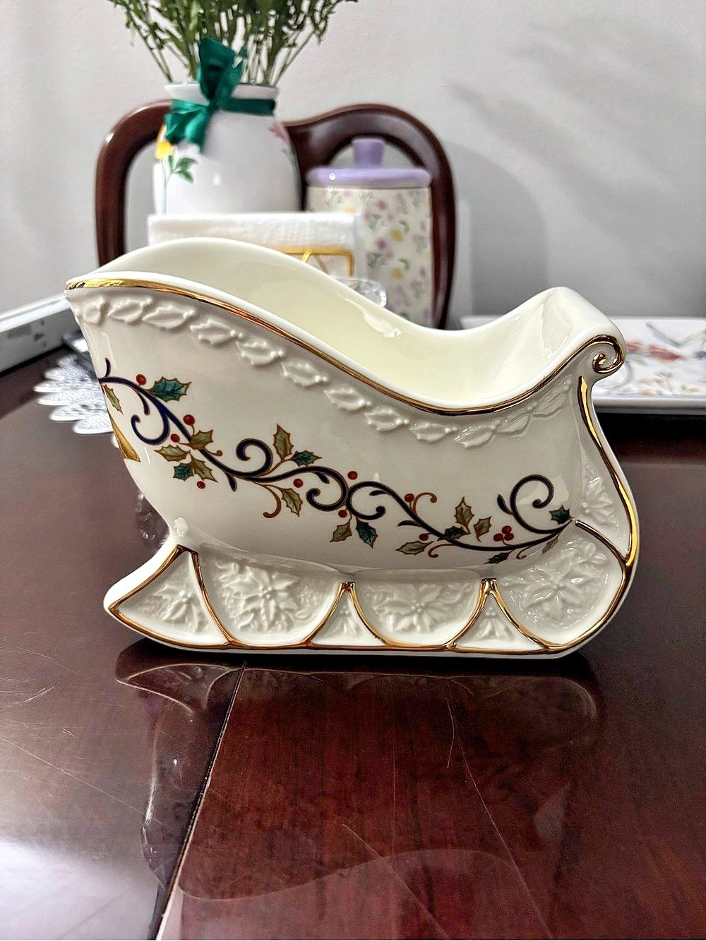 Mikasa Holiday Nouveau KT410 Porcelain Gravy Boat in White & Gold